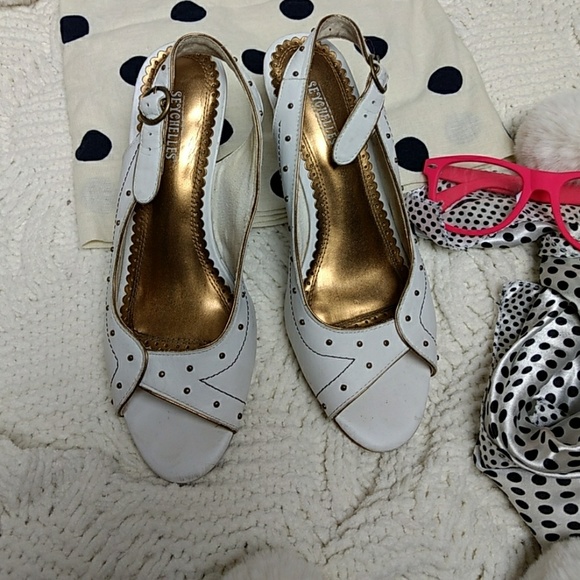 Shoes - Picture 4 of 8